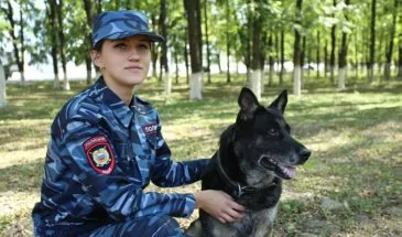 Армавирские кинологи вместе со служебными собаками побывали в школе № 12