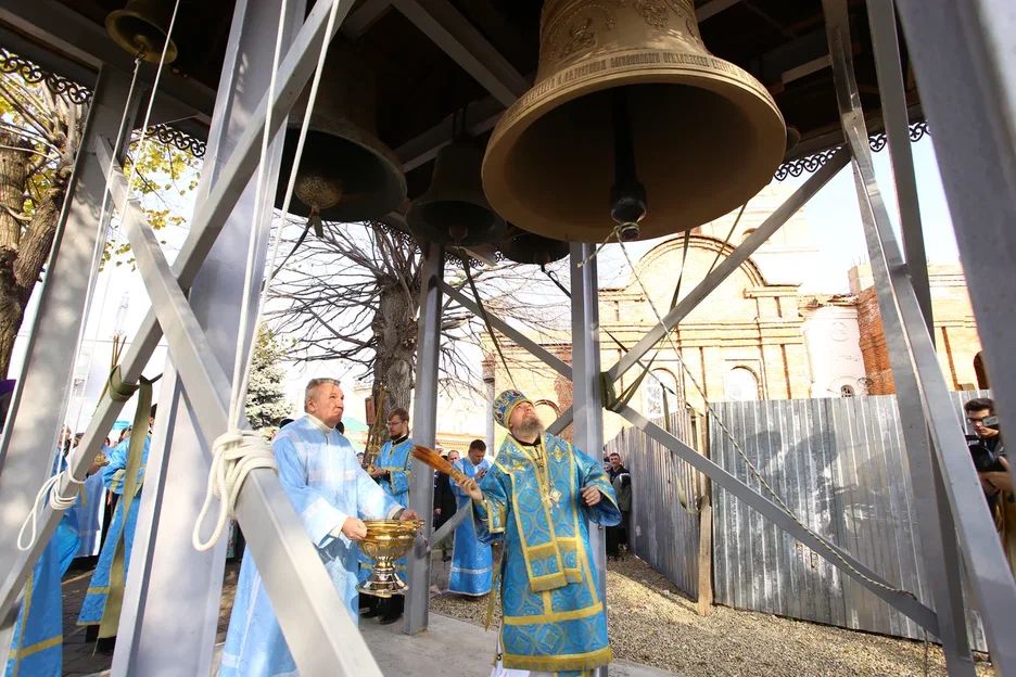 В дар собору преподнесли Казанскую икону Божьей Матери, а на колокольне появился одиннадцатый — самый большой колокол
