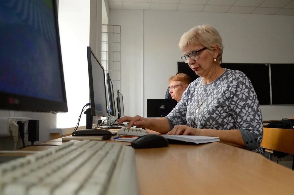 Центральная городская библиотека имени Крупской набирает людей старшего возраста на компьютерные курсы