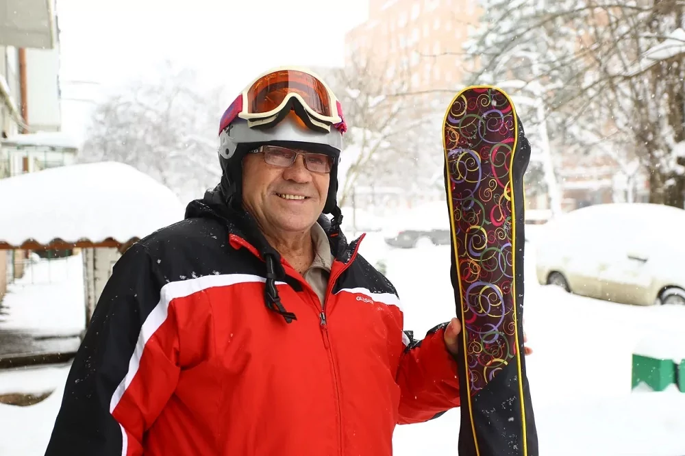 В 77 лет бывший сварщик из Армавира встал на горные лыжи