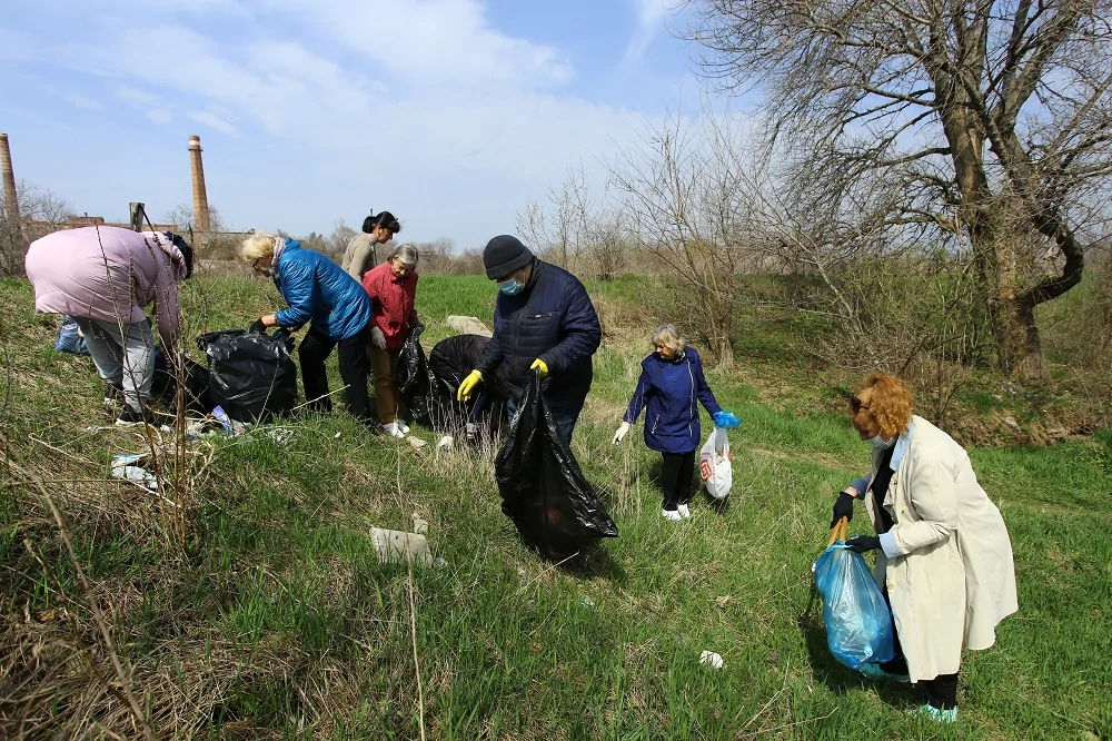 Армавирские экоактивисты собрали у реки Кубань 30 мешков бытового мусора