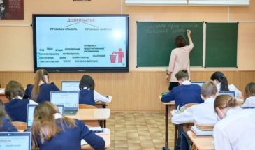 Учителя, подготовившие стобалльников по ЕГЭ, получили премию