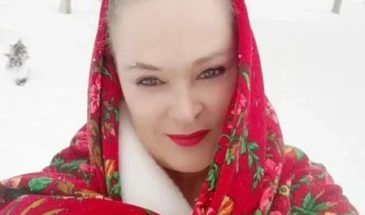 Почтальон из совхоза Восток своими руками делает к Новому году уличную инсталяцию