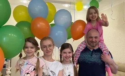 Благодаря созданному для дочерей ютуб-каналу многодетный отец снял интервью с замминистра обороны России