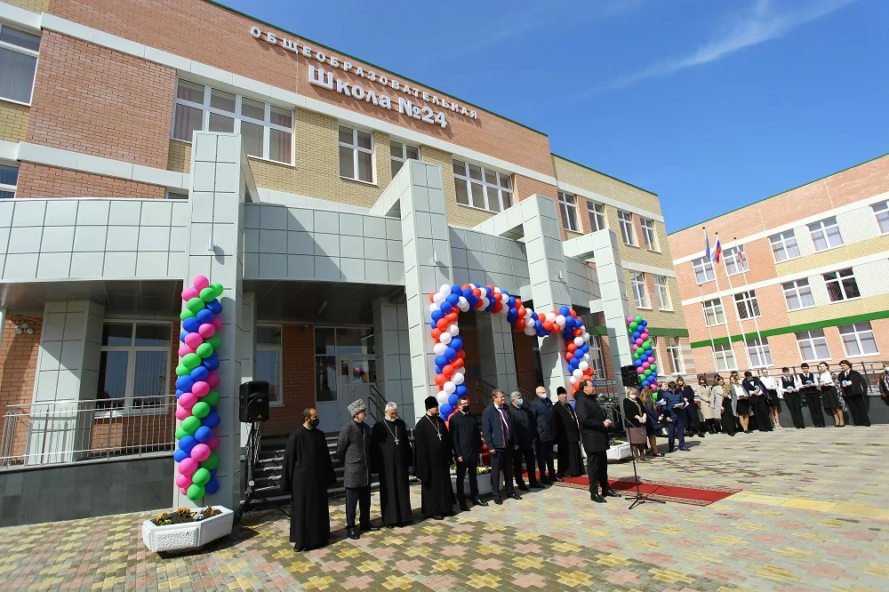 В Северном микрорайоне открыли трехэтажную новую школу № 24