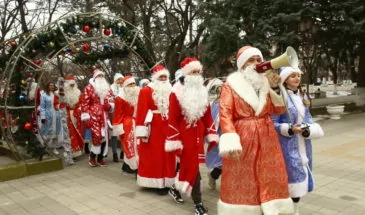 В Армавире прошел традиционный парад Дедов Морозов