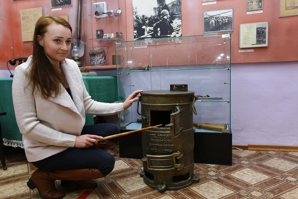 Найденную в гараже печь-буржуйку армавирского производства депутат Алексей Штаничев подарил музею