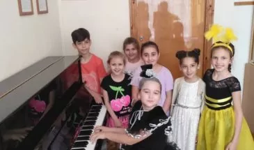 Две армавирские музыкальные школы получили новые фортепиано