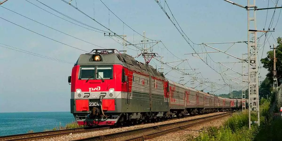 Поезд в стиле 80-ых годов будет курсировать через Армавир в Абхазию.