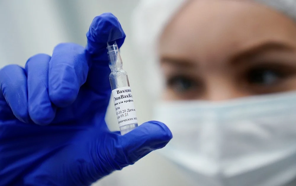 В России зарегистрирована еще одна вакцина от коронавируса — «ЭпиВакКорона-Н»