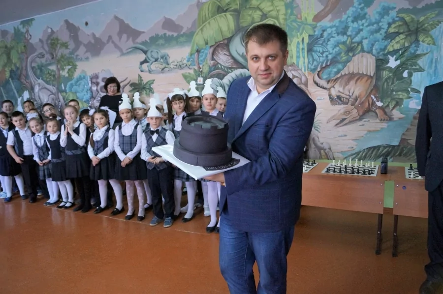 Армавирские школьники сыграли в шахматы с Владимиром Сметана