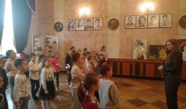 В Армавирском театре драмы и комедии для младших школьников работают творческие мастерские