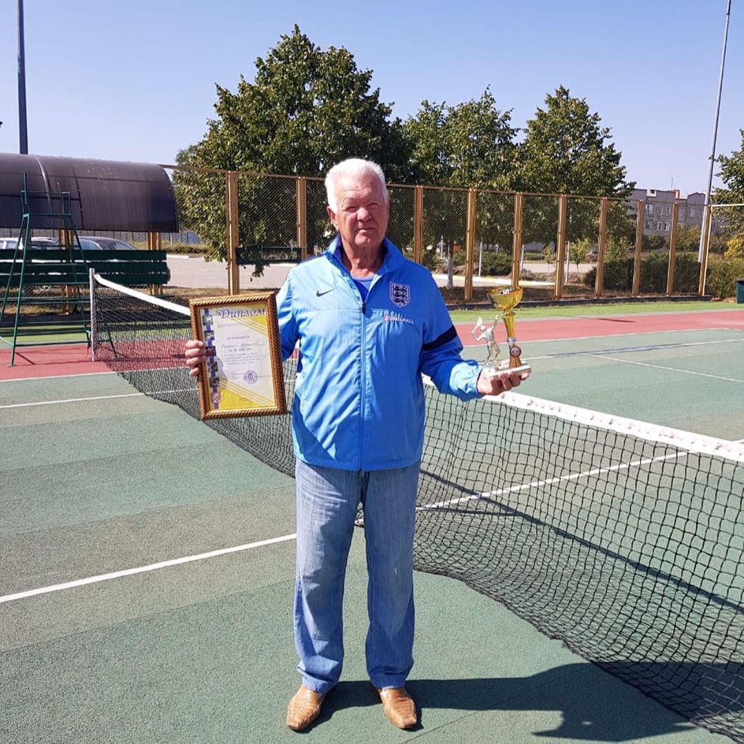 В 73 года тренер из Армавира побеждает на корте в престижных турнирах