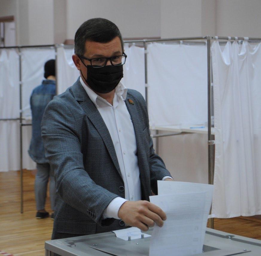 Депутат ЗСК Краснодарского края Алексей Титов проголосовал на выборах в российский парламент