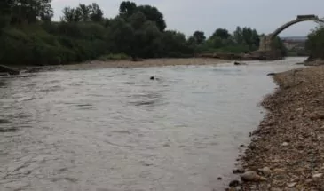 Берег армавирской реки под угрозой