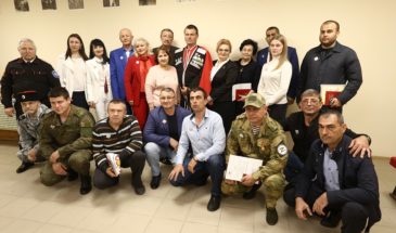 Армавирцам, занимающимся сбором гуманитарной помощи, вручили награды