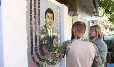 Участник СВО выложил из мозаики портрет воевавшего против фашистов деда