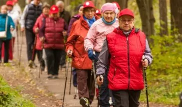 Спортивная группа из армавирских пенсионеров пройдет скандинавской ходьбой