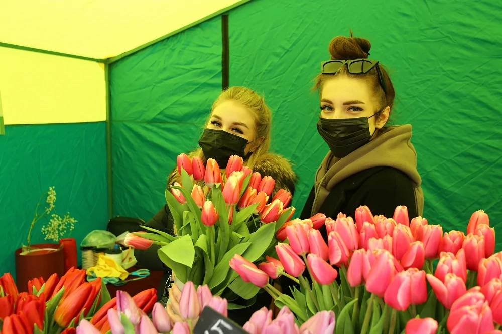 В Армавире с 5 по 8 марта проходит цветочная ярмарка
