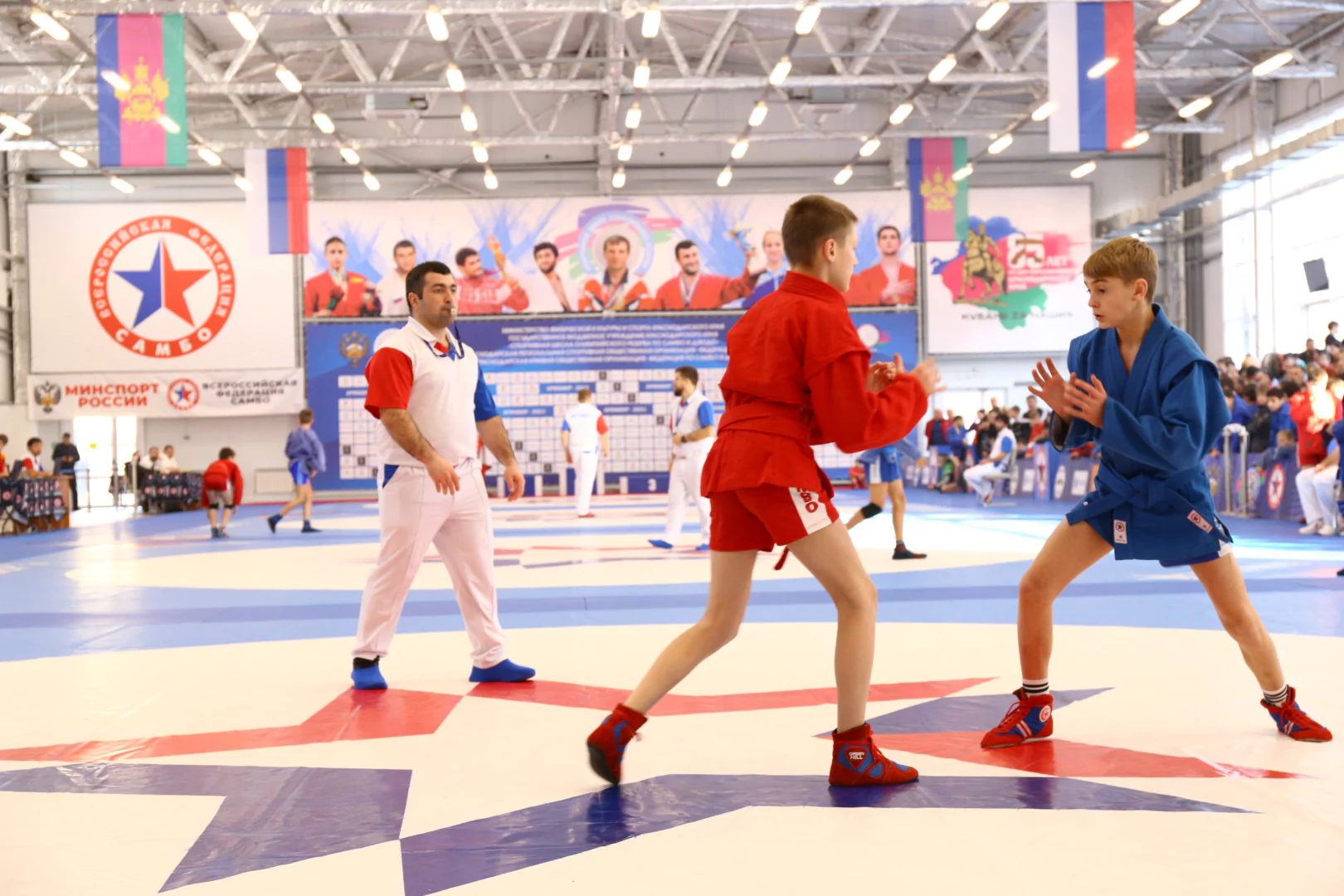Десять самбистов из Армавира завтра начнут бороться за медали на Первенстве России