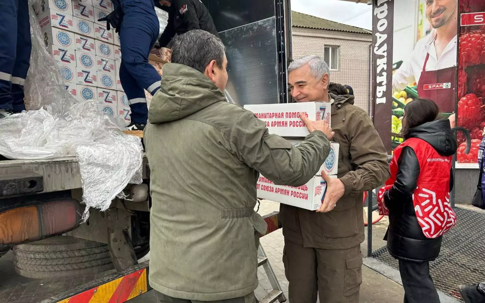 8 000 коробок гуманитарной помощи в Херсонскую область привезла делегация регионального отделения САР