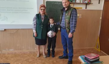 8-летнему лицеисту Матвею Сизых бойцы СВО передали футбольный мяч