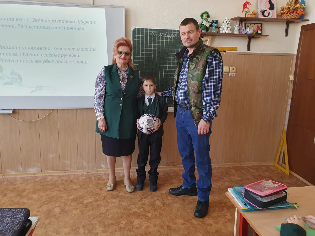 8-летнему лицеисту Матвею Сизых бойцы СВО передали футбольный мяч
