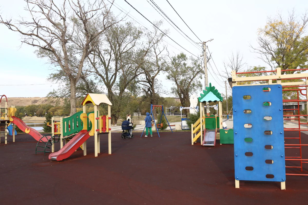 144 детские площадки отремонтируют в Армавире до 1 июня
