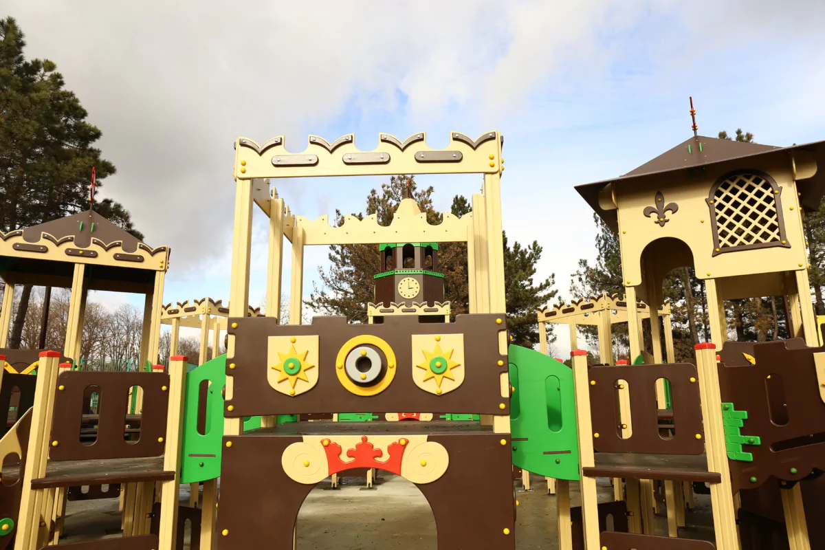 В парке «Сфинксы» открыли детский городок