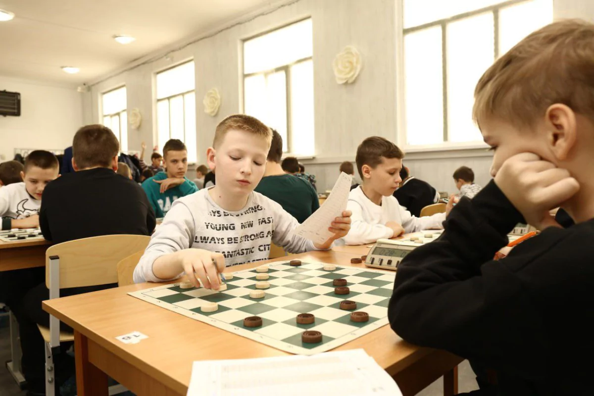 Сегодня впервые в Армавире стартовал региональный турнир по русским шашкам