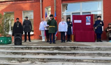 В школе № 5 открыли «Парту Героя» в честь выпускника и участника спецоперации Романа Симрякова