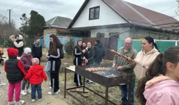 В хуторе Красная Поляна избирателей угощают шашлыком