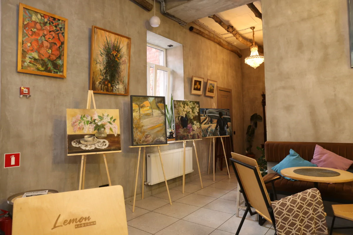 Впервые в Армавире часть экспозиции выставки Дома Дангулова представлена в кофейне «Lemon»