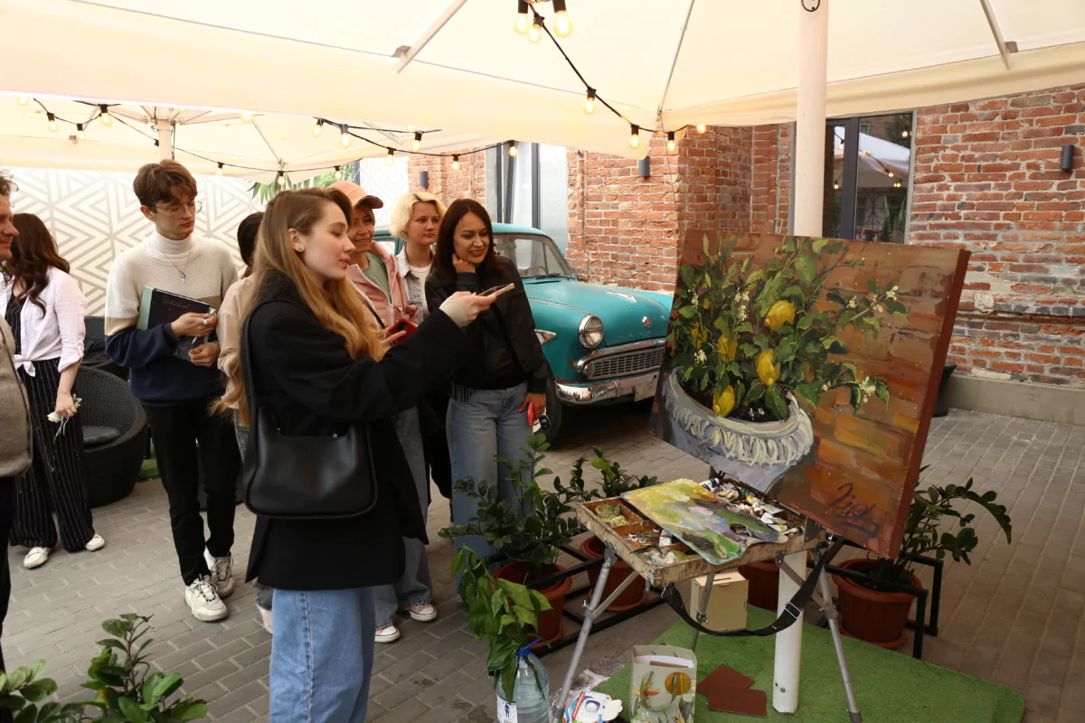Бесплатный мастер-класс живописца Татьяны Хмель можно посетить в кофейне «Lemon» в эту субботу