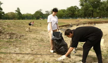 Сегодня 70 волонтёров полтора часа собирали мусор в Городской роще и вокруг водохранилища
