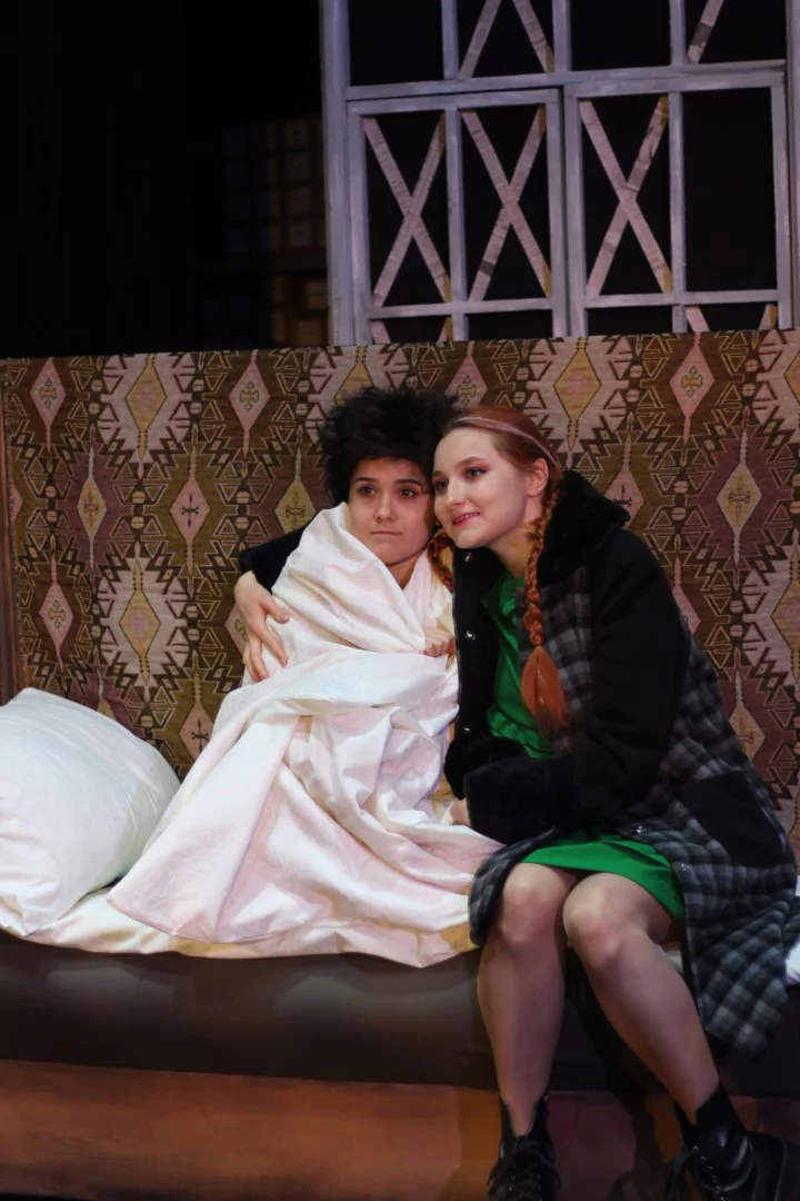 Премьеру спектакля «Спасите Лёньку!» в армавирском театре посетила автор пьесы Малика Икрамова