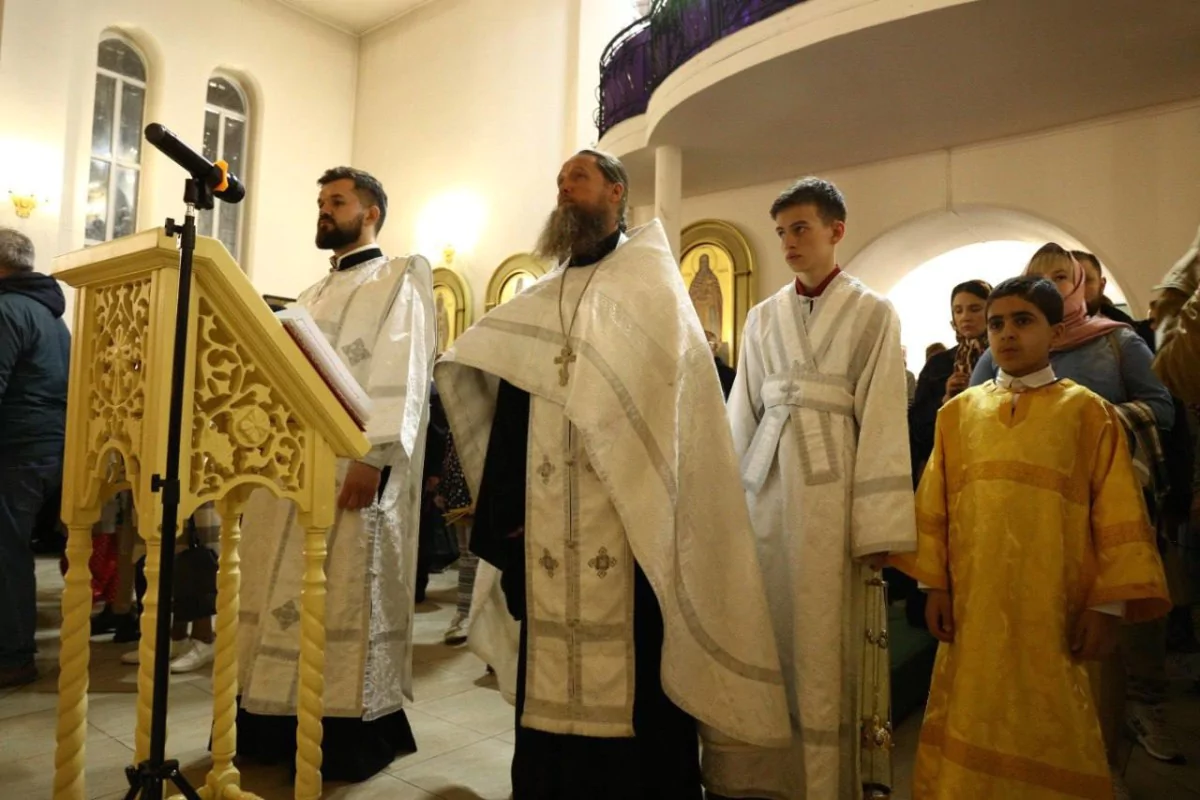 В Свято-Никольском кафедральном соборе прошло пасхальное богослужение