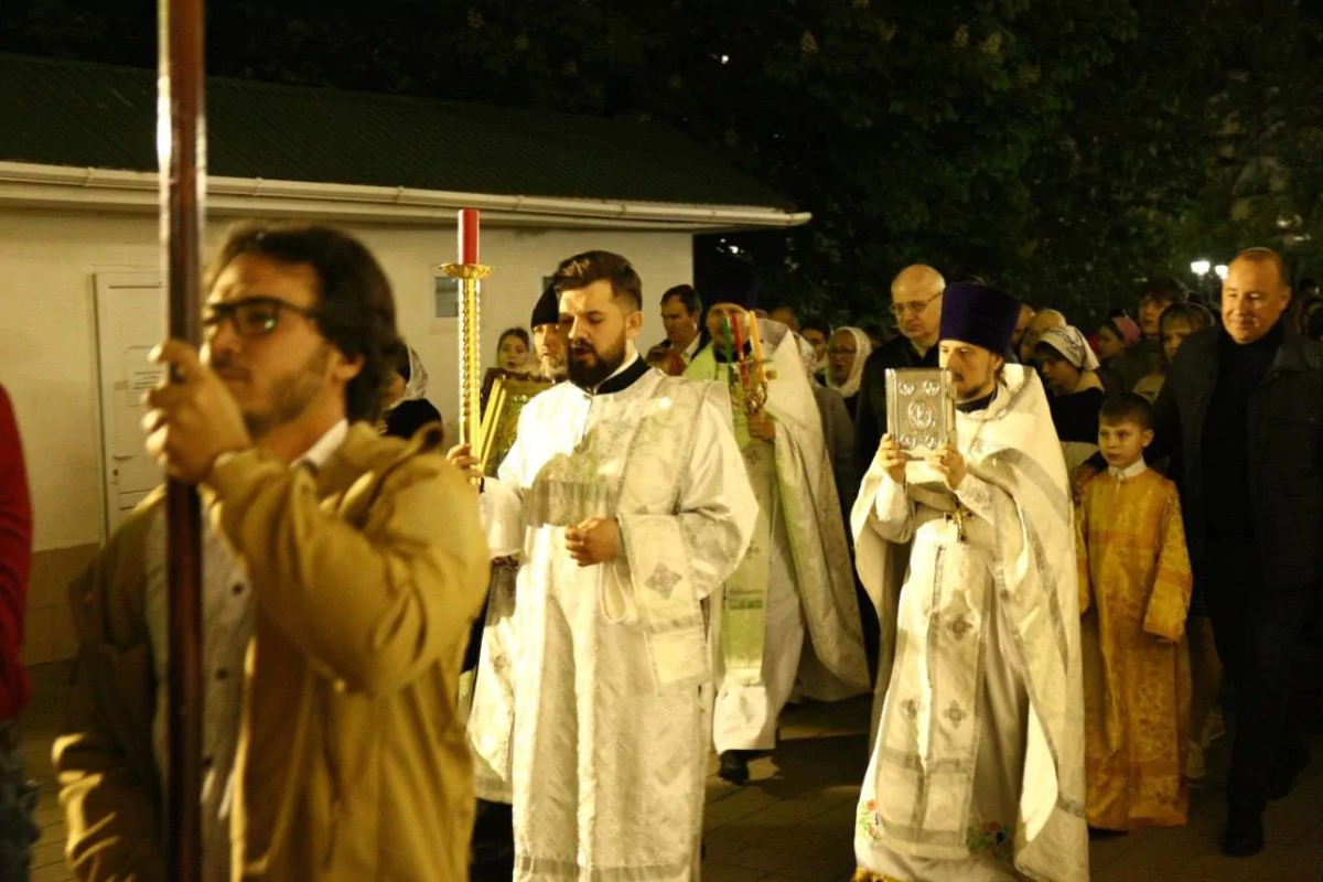 В Свято-Никольском кафедральном соборе прошло пасхальное богослужение