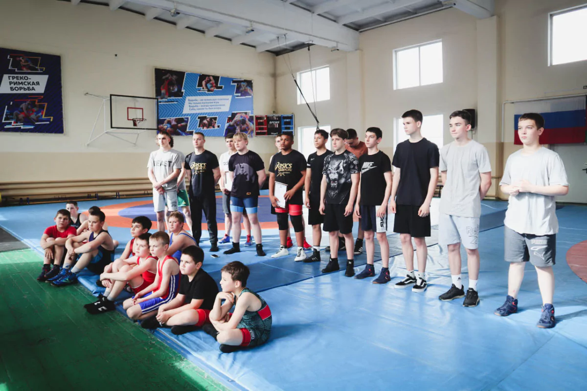 Депутат Госдумы Андрей Дорошенко встретился с учениками спортшколы олимпийского резерва по спортивной борьбе