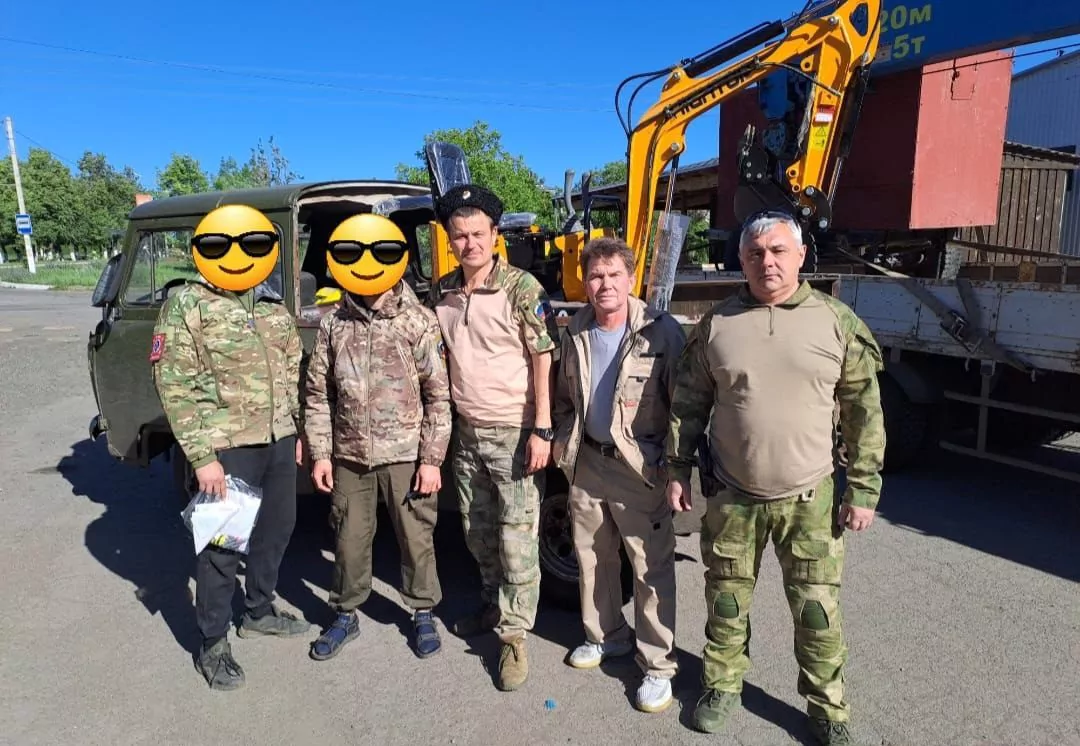 Артиллеристам с Донецкого направления из Армавира доставили экскаватор
