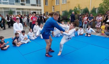 Сегодня чемпион мира по самбо Федор Дурыманов провёл мастер-класс для юных самбистов