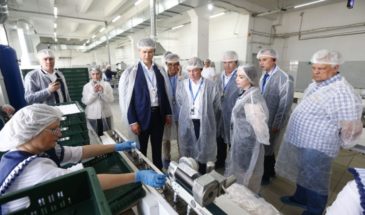 Председатель комитета Госдумы и министр экономики Кубани осмотрели участок выпуска декоративной косметики
