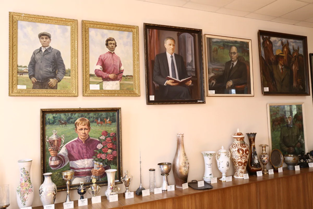 Туризм. Редкая коллекция живописных работ советской эпохи сохранилась в поселке Восход
