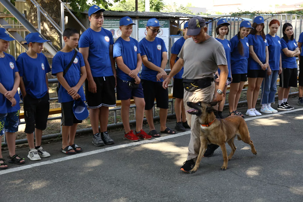 Лагерь «Будущий воин» открыли на базе городского клуба служебного собаководства