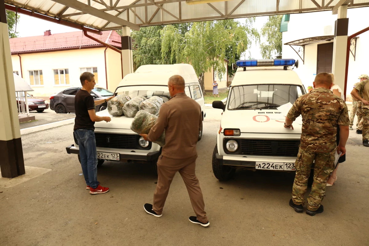 Четыре автомобиля ВАЗ передала городская больница участникам СВО