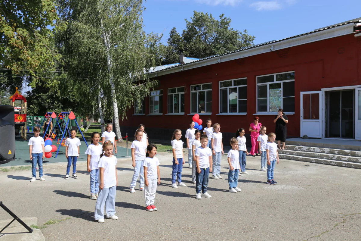 Заветненцы попросили о новой детской площадке и получили её