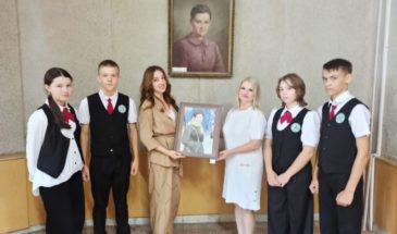 Портрет Зои Космодемьянской, написанный 11-летней художницей, передали Центральной детской библиотеке