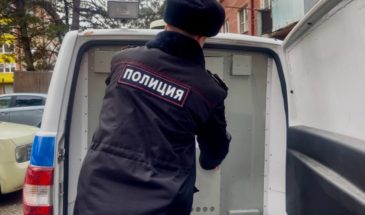 Губа не дура: 24-летний парень пять раз незаметно выносил из магазинов икру