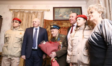 В Армавире вручили медаль «80 лет Победы в Великой Отечественной войне» и удостоверение «Почётный гражданин города Армавира» Алексею Асанину и Павлу Зибарову
