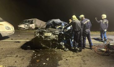 В полночь на автодороге Армавир-Отрадная произошло лобовое столкновение ВАЗ-2107 с «Газелью»